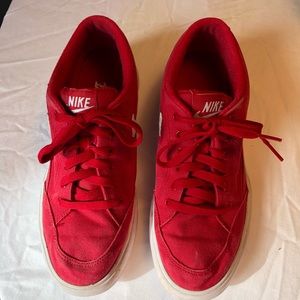 Boys Nike canvas shoes size 7
